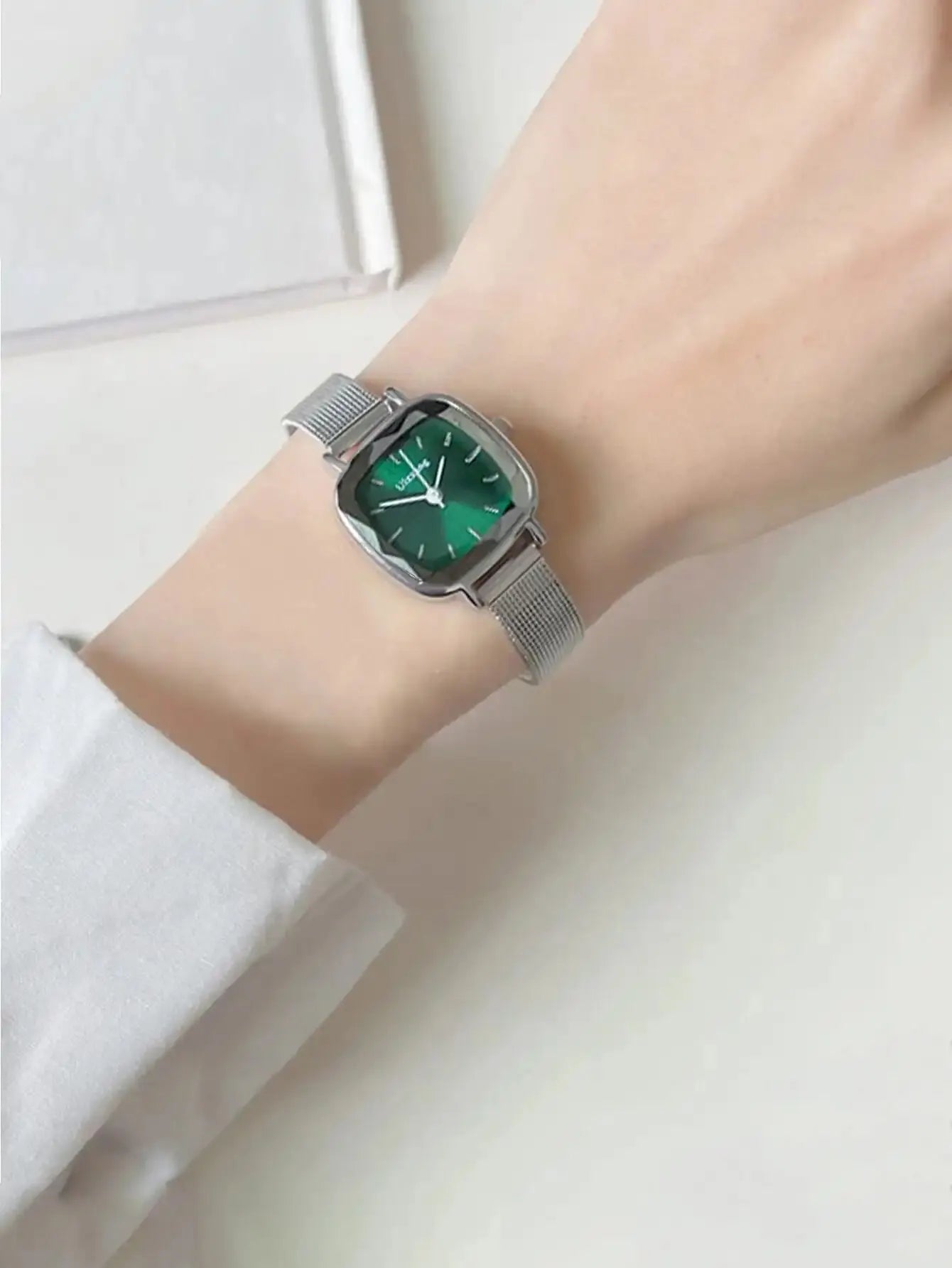 Fashion Women Small Dial Quartz Watch with Mesh Strap - Smarsty