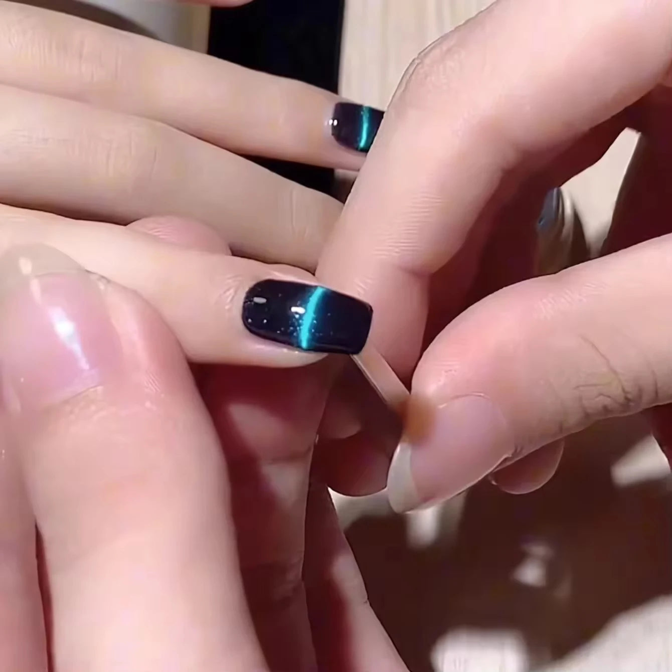 YIKOOLIN Dual-Ended Nail Art Magnetic Pen for 3D Cat Eye Design - Smarsty