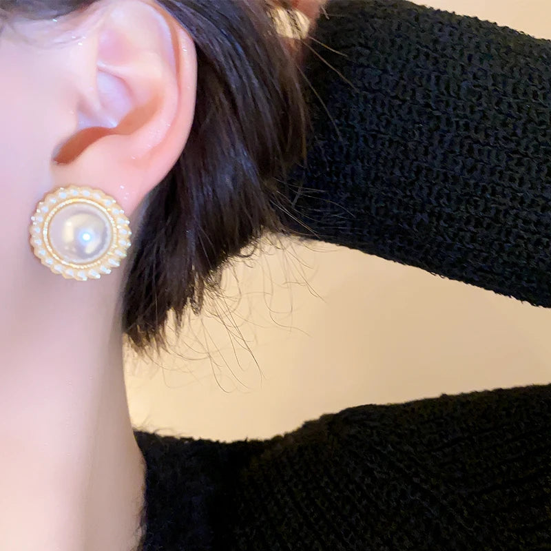 Pearl Stud Earrings For Women Geometric Round Design - Smarsty