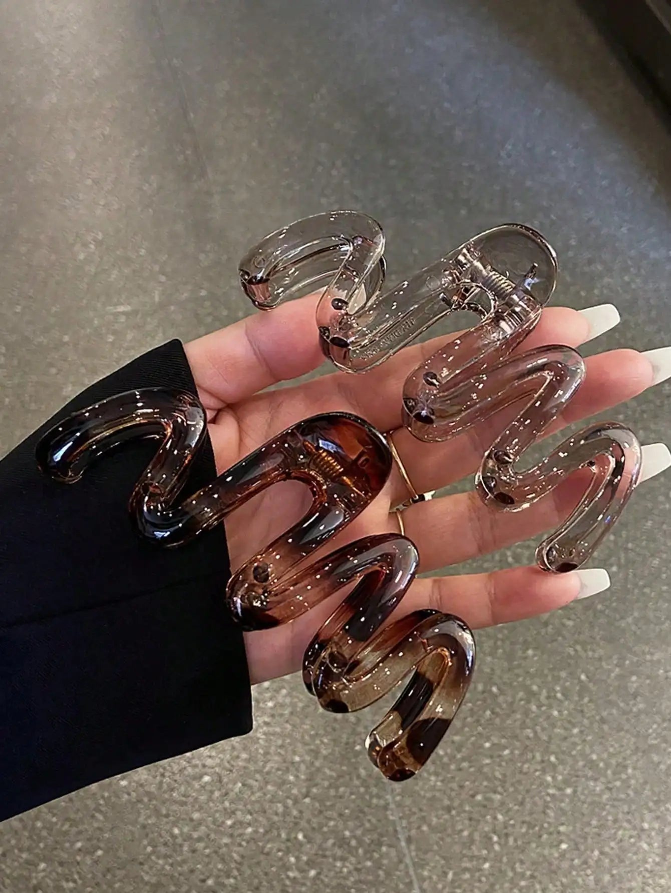 Wavy Amber Brown Large Hair Clip Glossy Lightweight 11cm - Smarsty