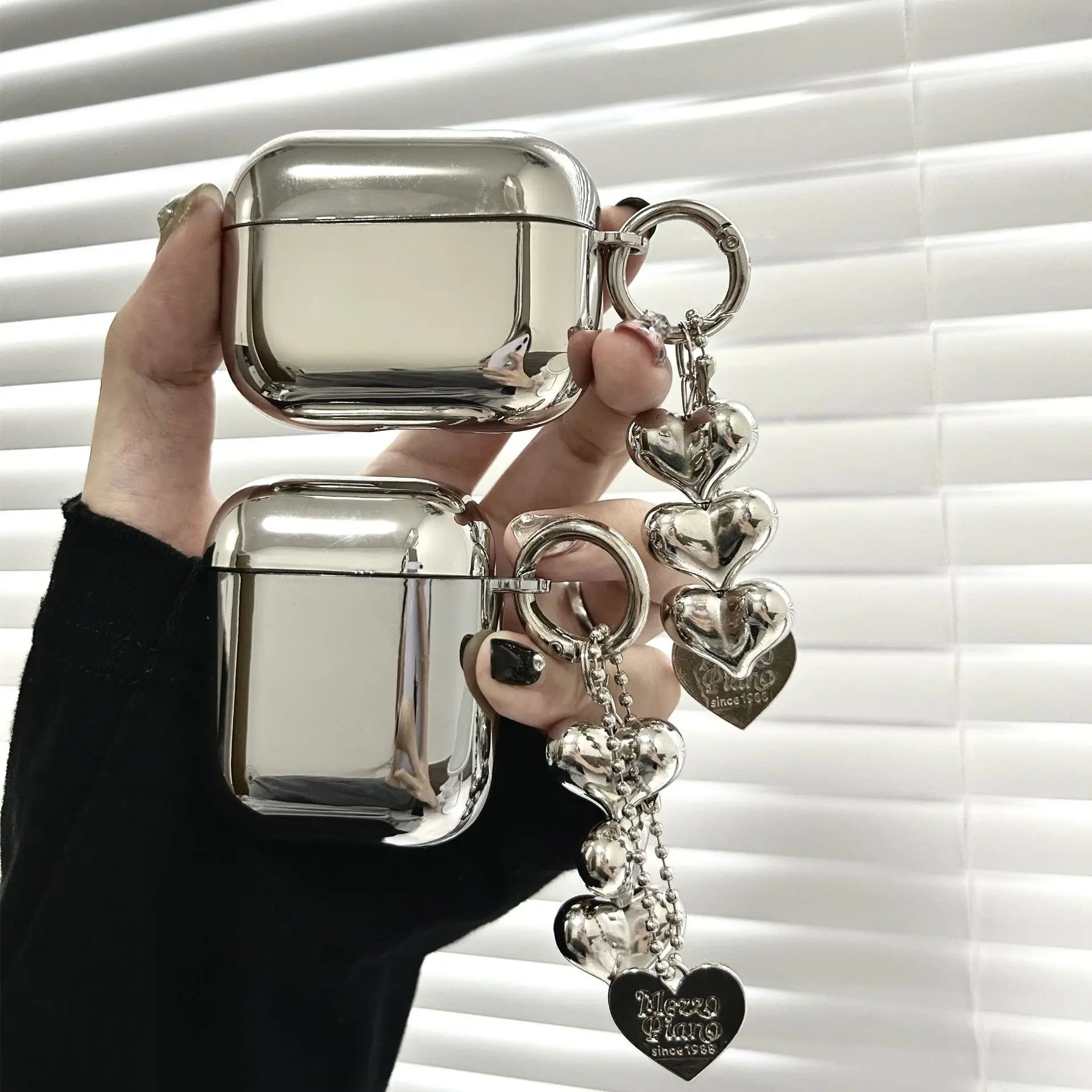 Luxury Silver Earphone Case with Heart Keyring - Smarsty