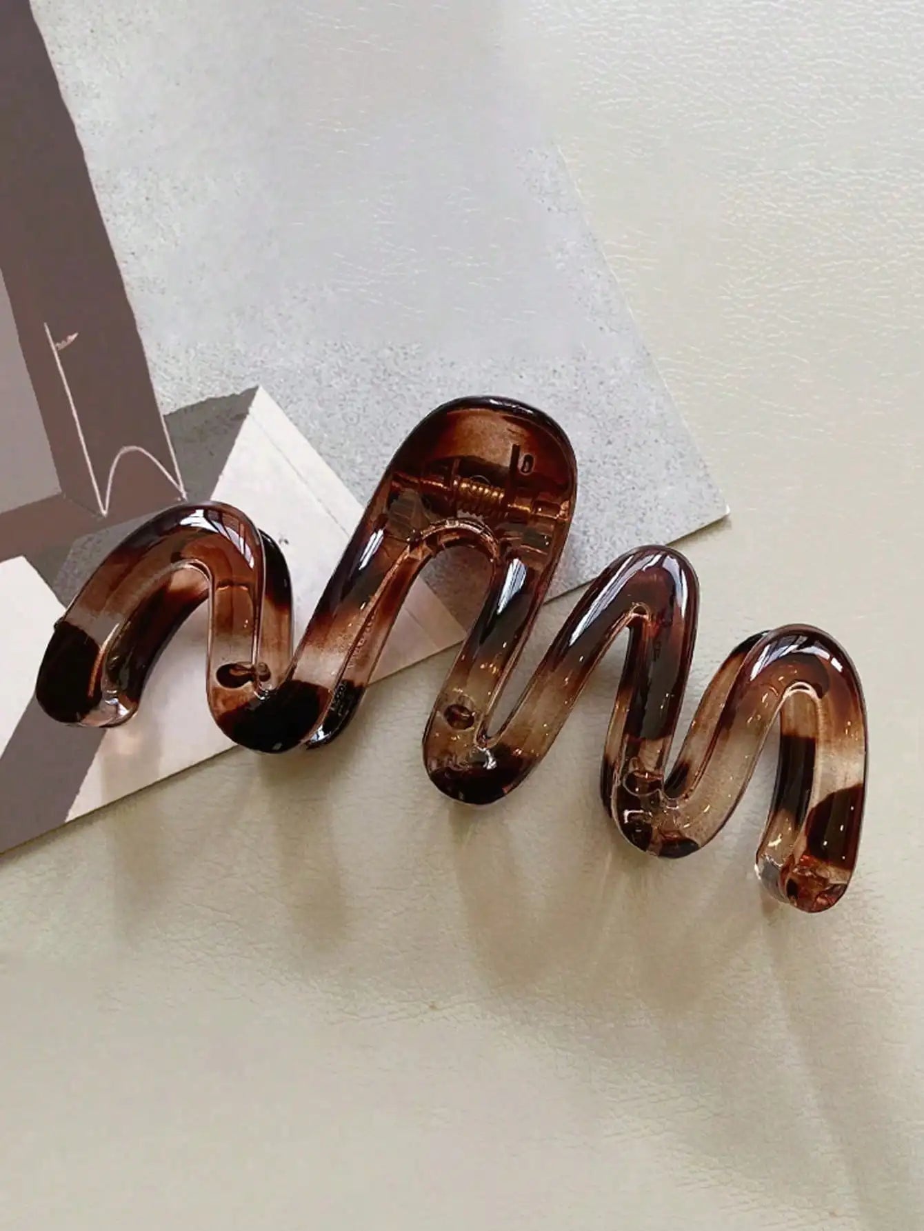 Wavy Amber Brown Large Hair Clip Glossy Lightweight 11cm - Smarsty