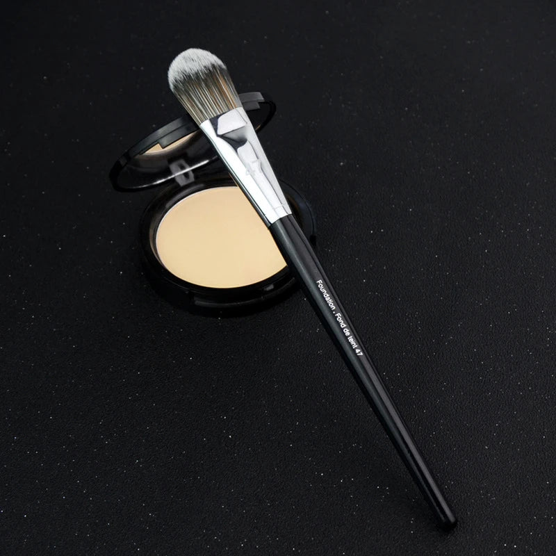 Professional Liquid Foundation Brush for Flawless Makeup - Smarsty
