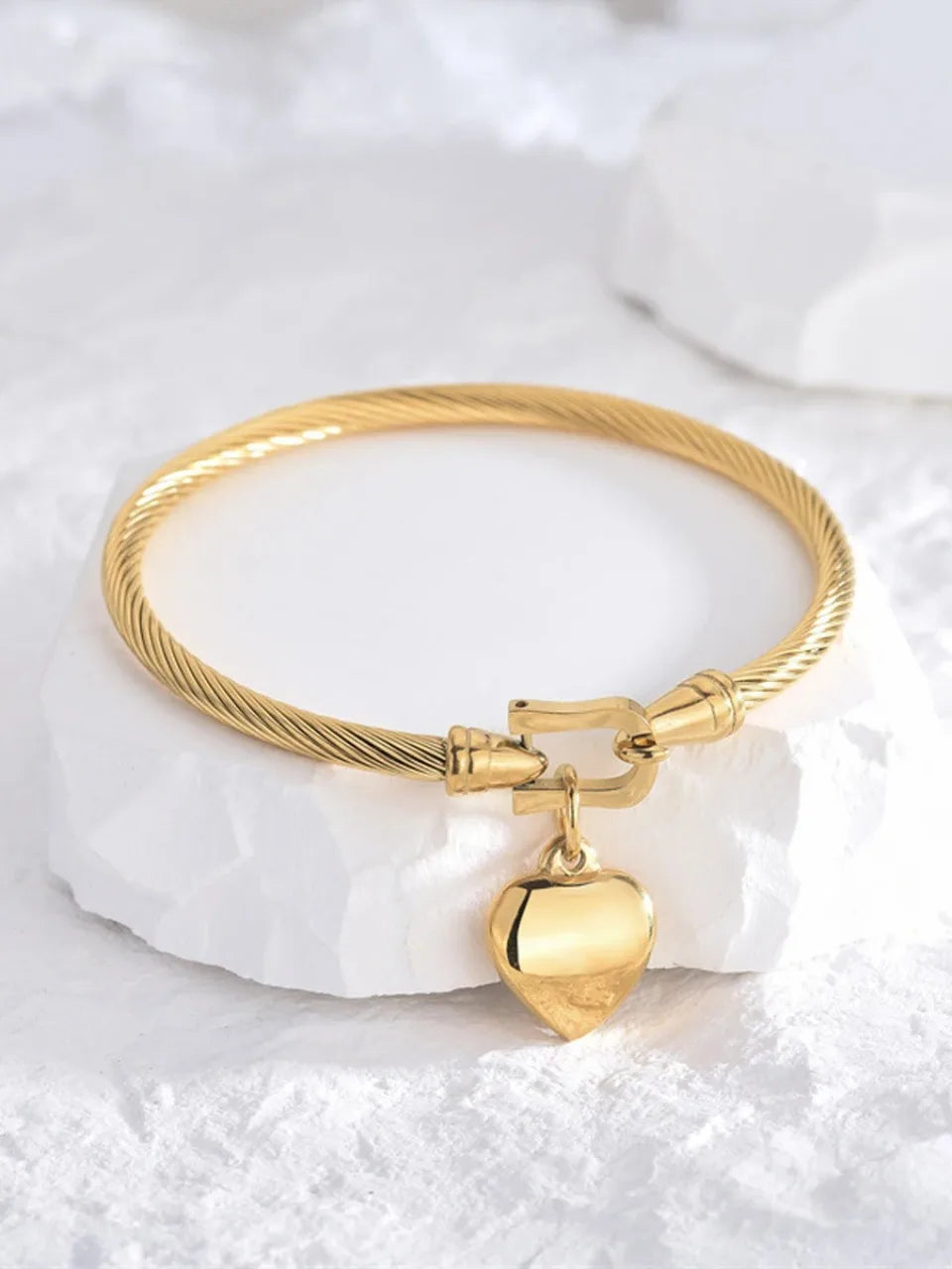 18k Gold Plated Stainless Steel Heart Bangle Bracelet - Smarsty