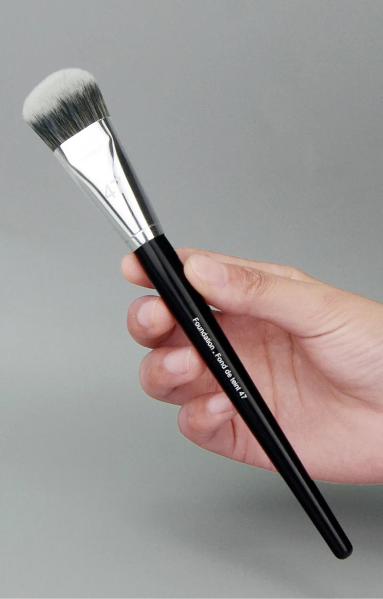 Professional Liquid Foundation Brush for Flawless Makeup - Smarsty