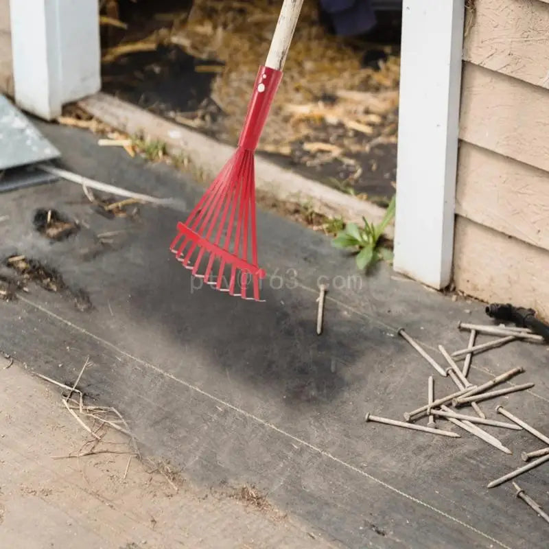 Carbon Steel Grass Rake for Efficient Leaf Cleaning - Smarsty