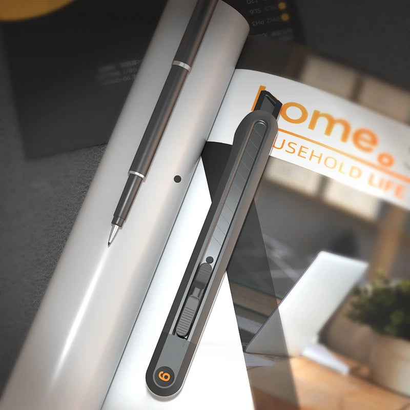 Deli Snap-off Utility Knife for Versatile Cutting Tasks - Smarsty