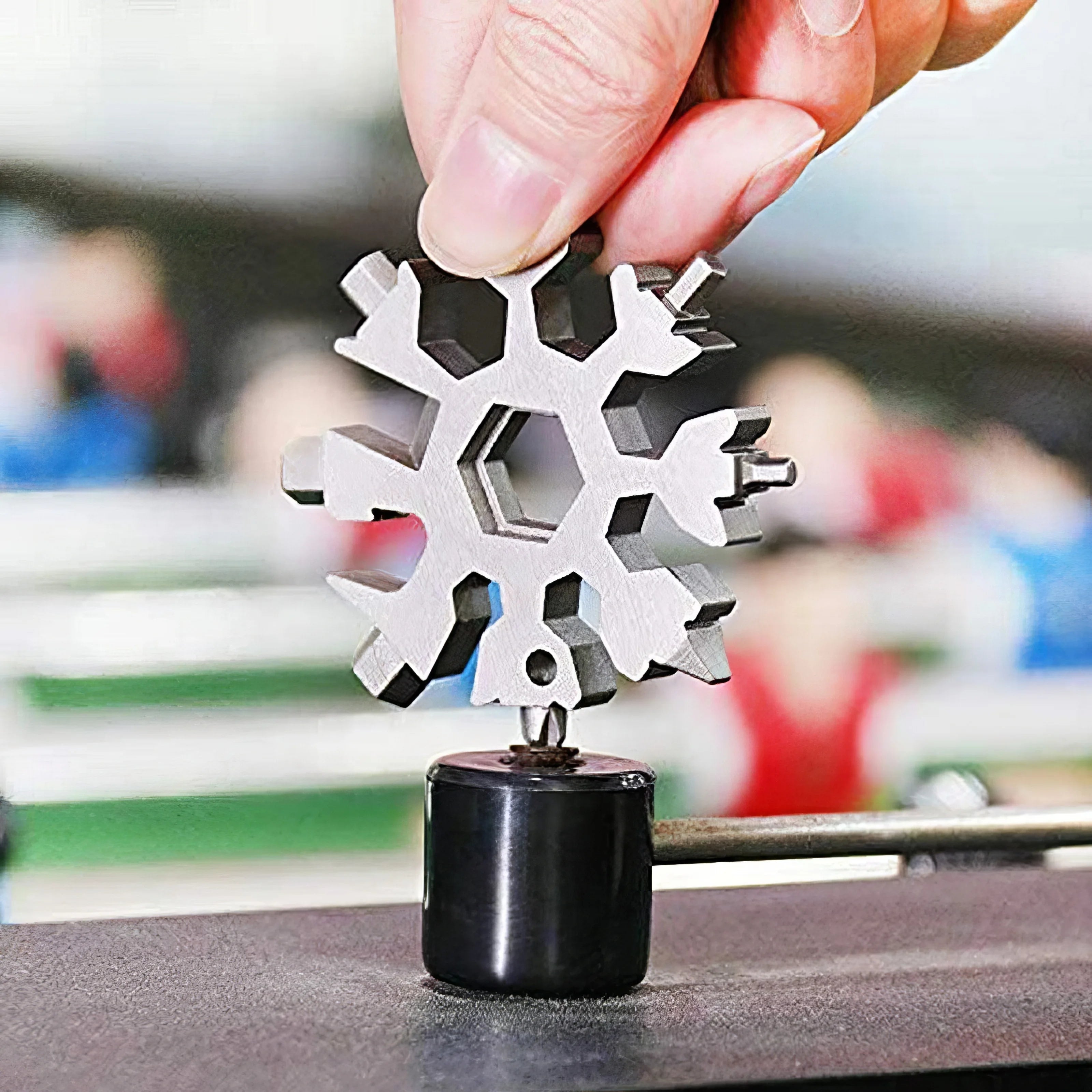 1/2 Snowflake Multi Functional Tool Silver, Durable Structure, Multi Functional Small Tool, Suitable for Camping and Home Use