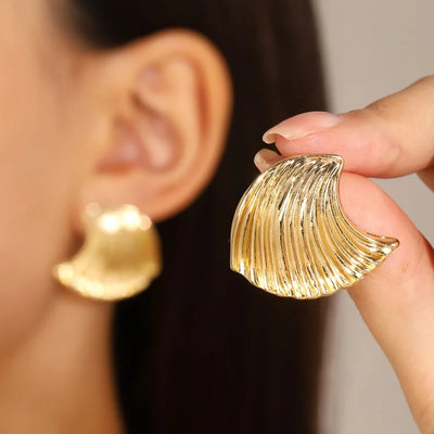 Vintage Gold Flower Stud Earrings Lightweight Hypoallergenic - Smarsty