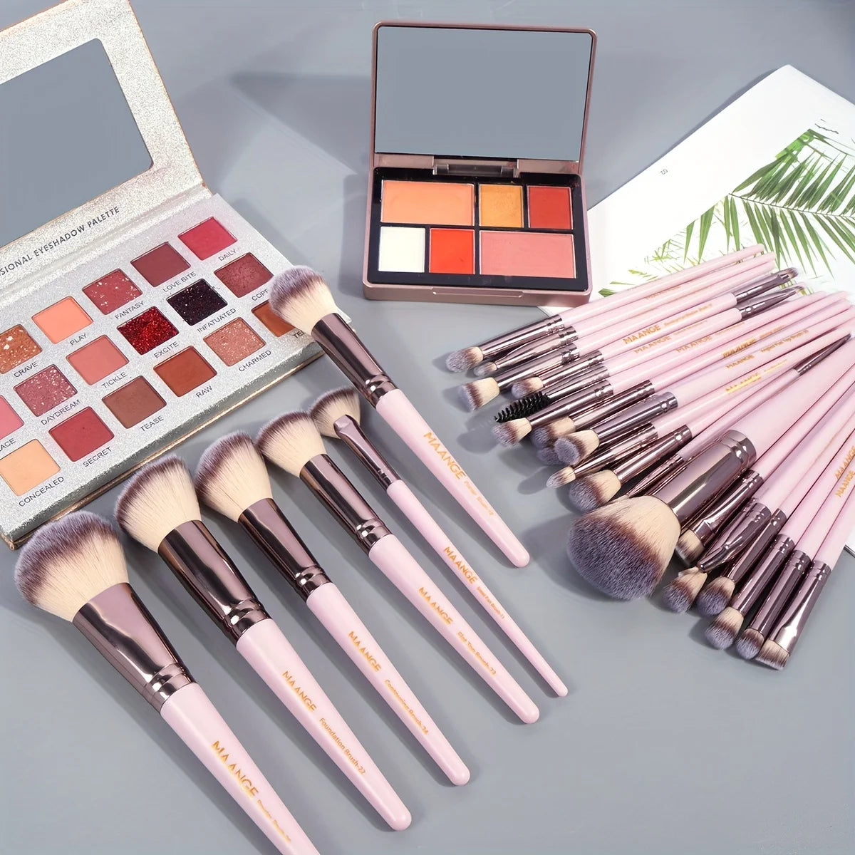 MAANGE 30 Piece Professional Makeup Brush Set with Bag - Smarsty