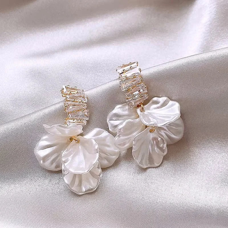 Korean White Shell Flower Drop Earrings for Women Fashion - Smarsty