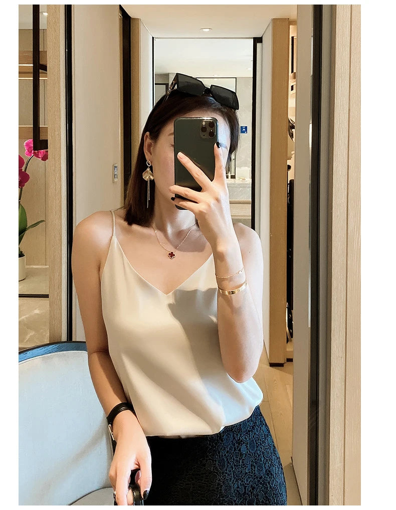 2024 Summer Camisole Slim Vest Sexy Women Sleeveless V-Neck Gray Tee Tank Tops Female Solid Black/White Korean Crop Tops Y2k