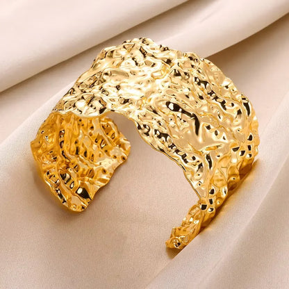 Fashionable Geometric Embossed Bracelet for Women - Smarsty