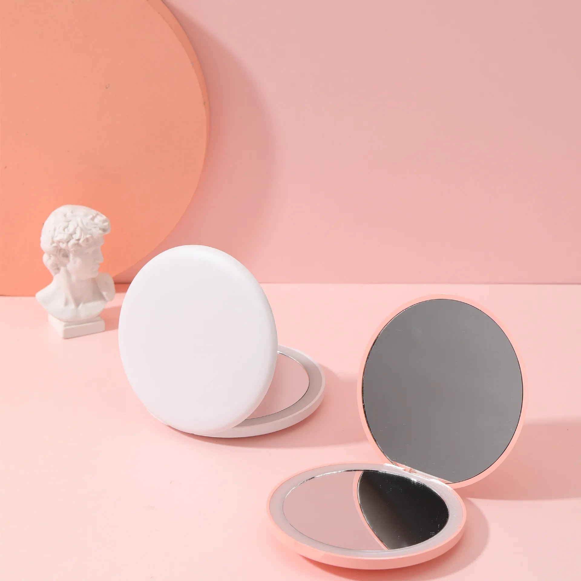 Personalized LED Lighted Compact Makeup Mirror For Women - Smarsty