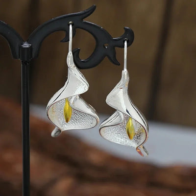 Elegant Flower Dangle Earrings in Gold and Silver Colors - Smarsty