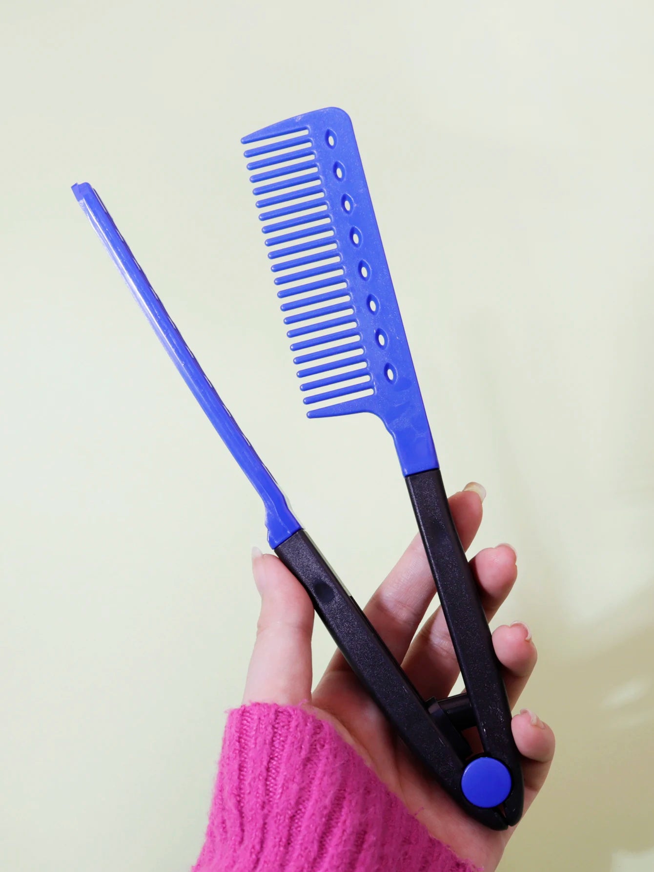 V-Shaped Straight Hair Comb for Effortless Styling - Smarsty