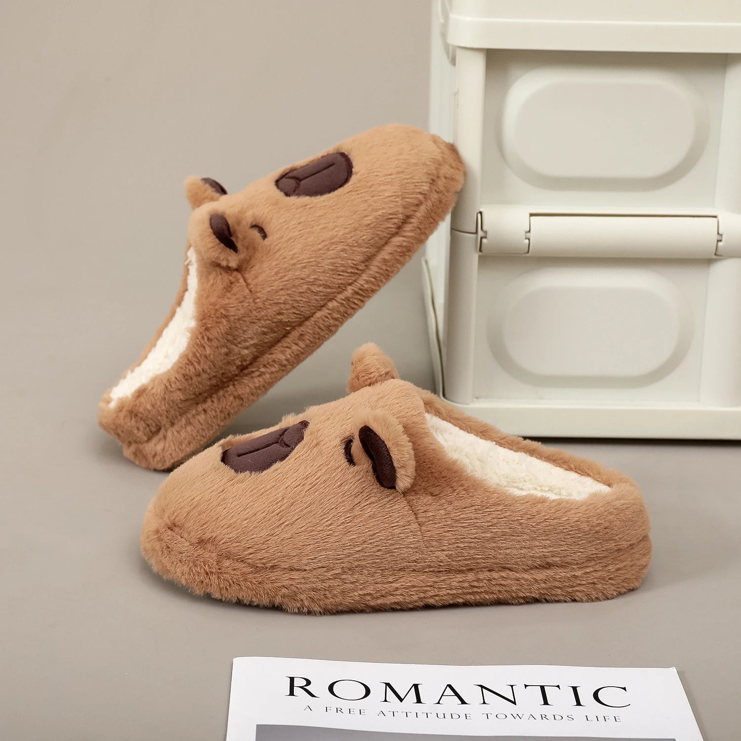 A Pair of Brown Plush Kapibara Animal Patterns, Furry Home Soft Soles, Comfortable Furry Slippers, Cute, Warm and Non-Slip Indoor Slippers for Men and Women, Lightweight, Silent and Comfortable Shoes, the First Choice for Hol - Smarsty