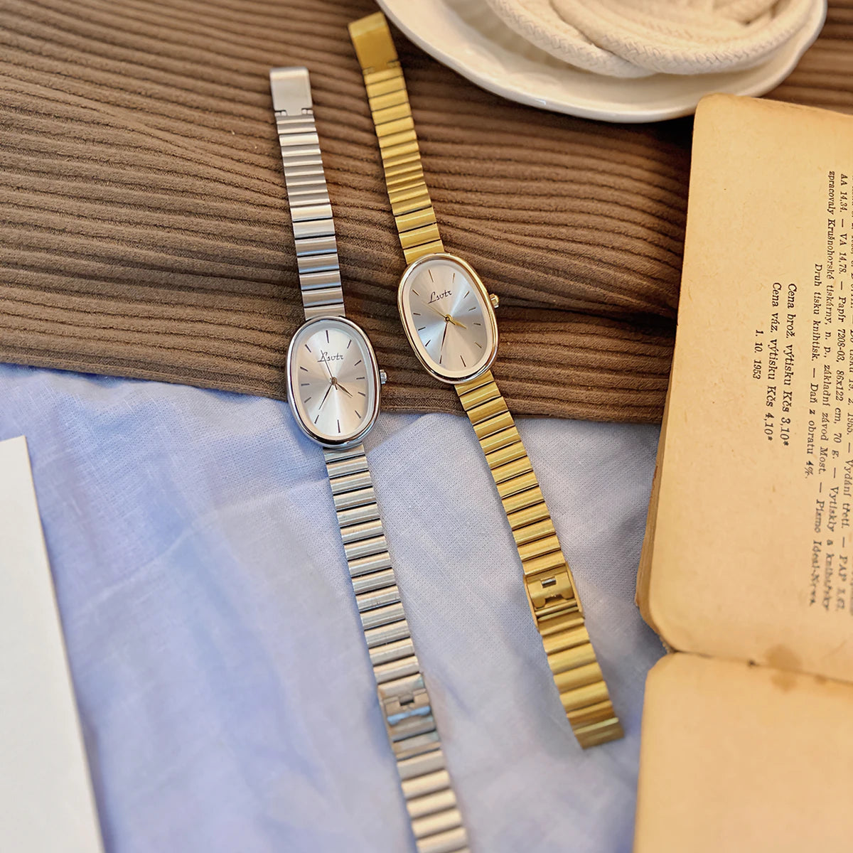 Fashionable Women's Quartz Watch with Gold Bracelet - Smarsty