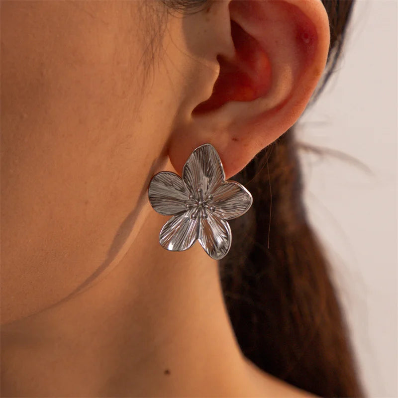 Vintage Gold Flower Stud Earrings Lightweight Hypoallergenic - Smarsty