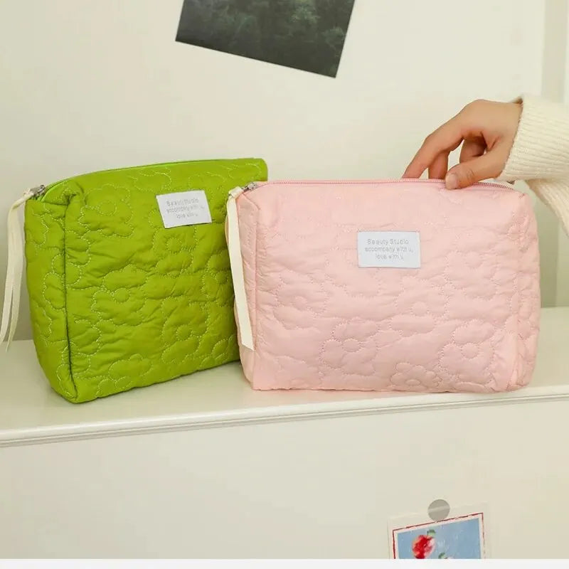 Embroidery Large-Capacity Cosmetic Bag Waterproof Portable Storage Bag Travel Makeup Pouch - Smarsty