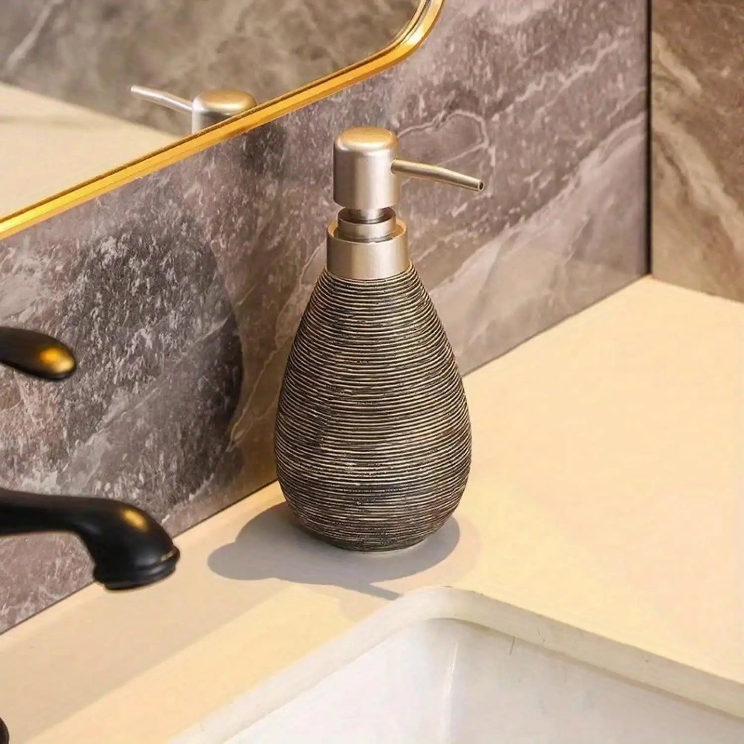 Creative Retro Ceramic Soap Dispenser with Pump - Smarsty