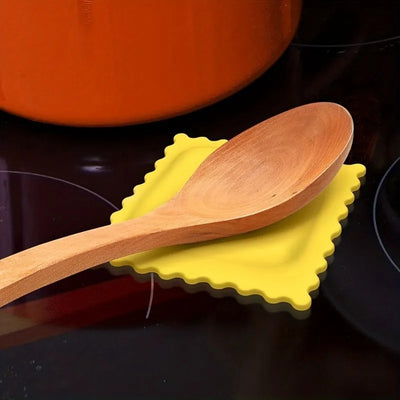 1pc Cartoon Biscuit-Shaped Soup Spoon Rest - Heat Insulating and Anti-Scalding Mat for Kitchen Gadgets for Restaurant Kitchen by Smarsty
