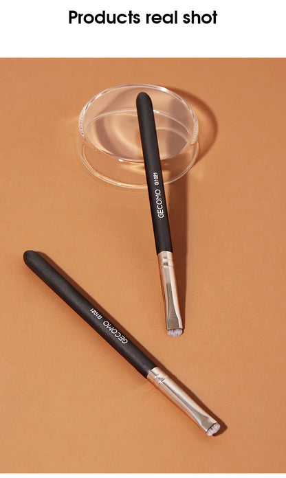 Eyeliner and Eyebrow Brush for Precise Makeup Application - Smarsty