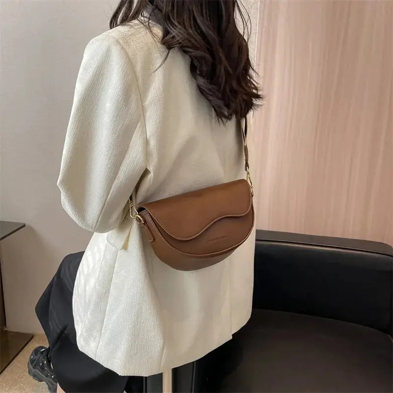 Women Vintage Saddle Bag With Wide Strap Crossbody - Smarsty