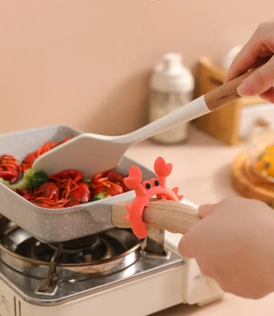 4/1PCS Silicone Spatula Rack Small Crab Anti Scalding Overflow Pot Clip Spoon Holder Clip Universal Shovel Rack Kitchen Gadget by Smarsty
