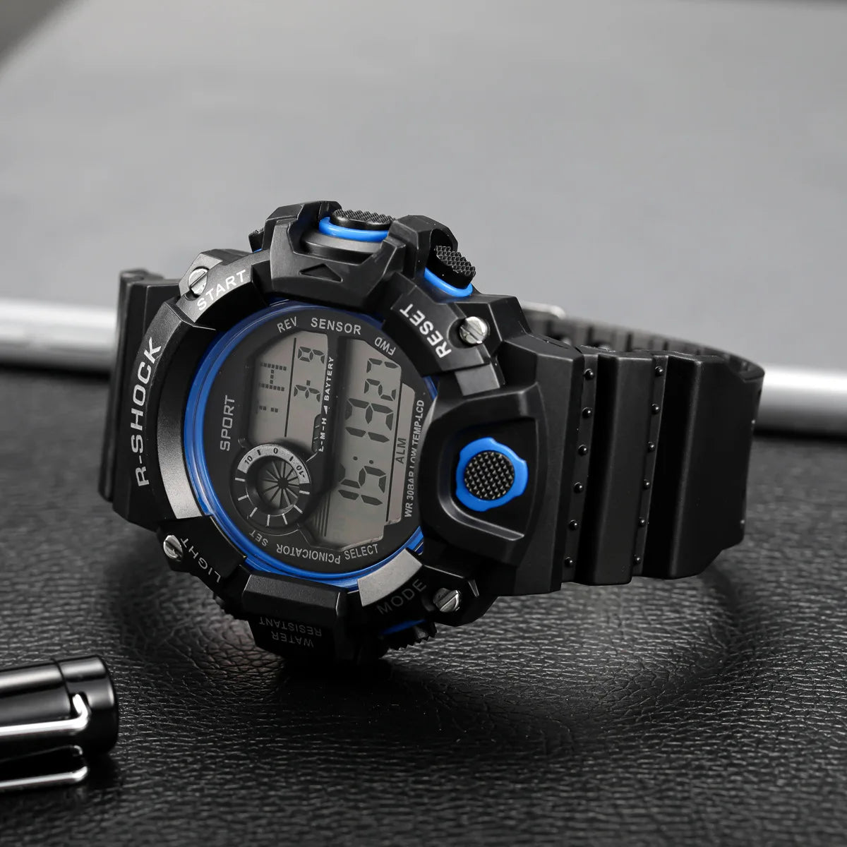Men's Waterproof Sports Watch with Luminous Display and Alarm - Smarsty
