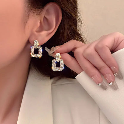 Minimal Geometric Circle Pearl Stud Earrings for Women - Smarsty