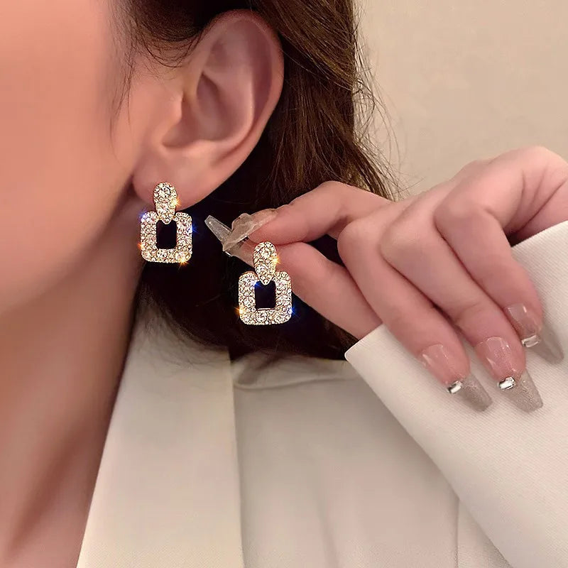 Minimal Geometric Circle Pearl Stud Earrings for Women - Smarsty