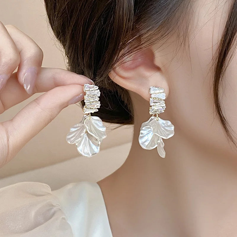 Korean White Shell Flower Drop Earrings for Women Fashion - Smarsty