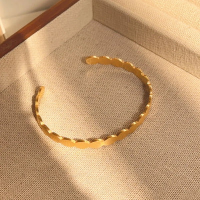 Creative Gold Cuff Bracelet for Women’s Fashion - Smarsty