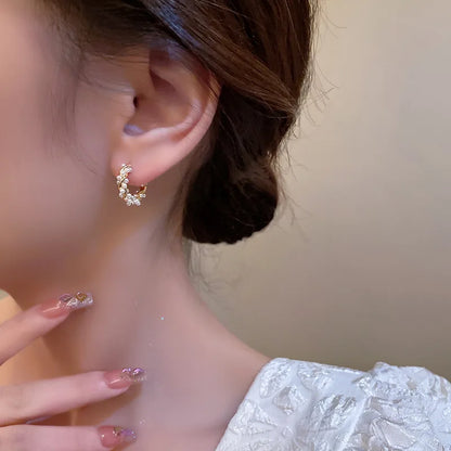 Minimal Geometric Circle Pearl Stud Earrings for Women - Smarsty