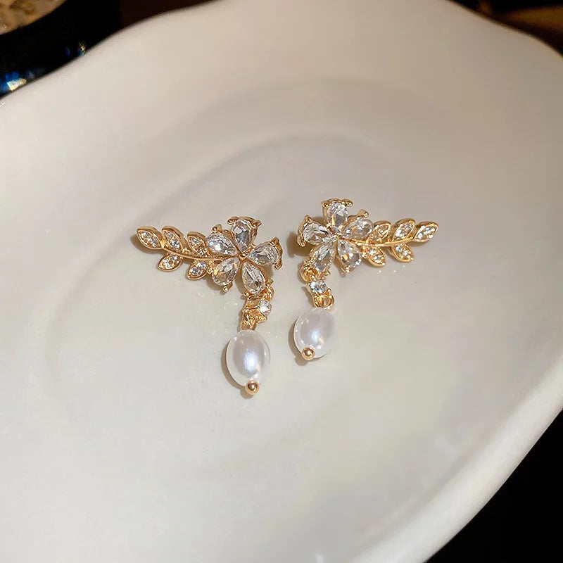 Zircon Stud Earrings Floral Leaf With Pearl Shimmer - Smarsty