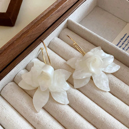 White Resin Flower Hoop Earrings for Women Fashion Jewelry - Smarsty