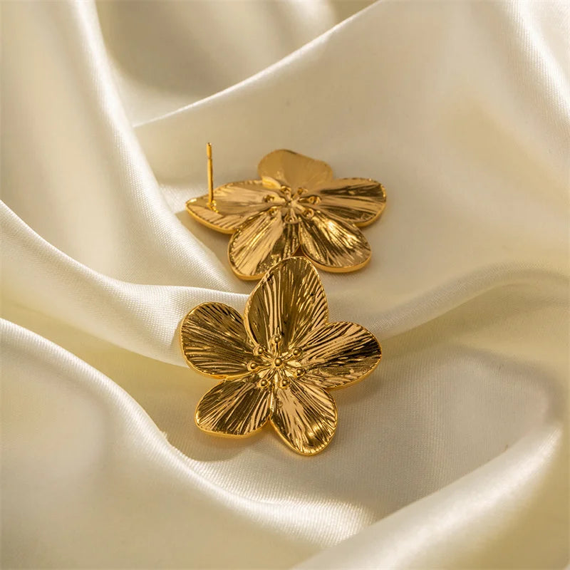Vintage Gold Flower Stud Earrings Lightweight Hypoallergenic - Smarsty