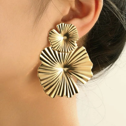 Vintage Gold Flower Stud Earrings Lightweight Hypoallergenic - Smarsty