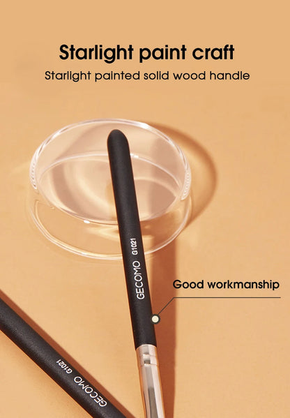Eyeliner and Eyebrow Brush for Precise Makeup Application - Smarsty