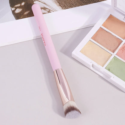 MAANGE Triangle Under Eye Concealer Brush for Flawless Blending - Smarsty
