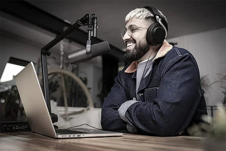 Cardioid Dynamic Microphone for Studio and Podcasting - Smarsty