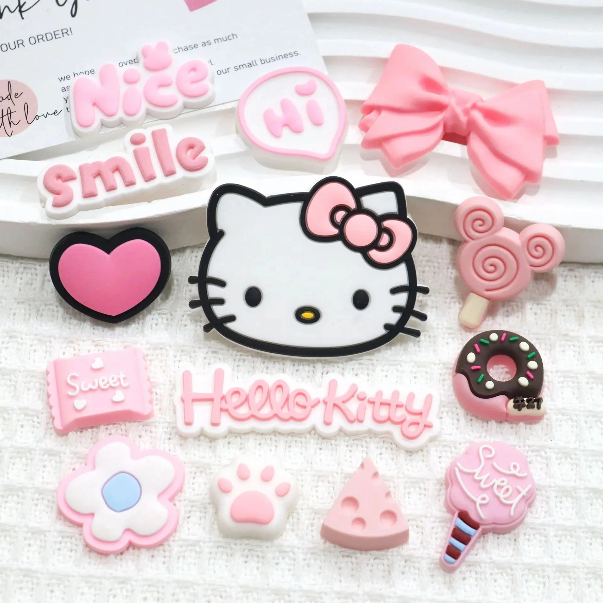 MINISO Pink Hello Kitty Charming Shoe Accessories Cute Cartoon Characters Detachable Shoe Buckles New Sandals Decoration Gift