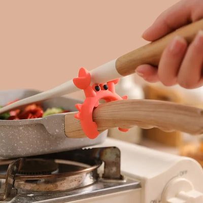 4/1PCS Silicone Spatula Rack Small Crab Anti Scalding Overflow Pot Clip Spoon Holder Clip Universal Shovel Rack Kitchen Gadget by Smarsty