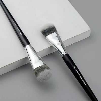 Professional Foundation Brush for Flawless Makeup Application - Smarsty