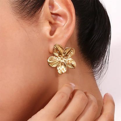 Vintage Gold Flower Stud Earrings Lightweight Hypoallergenic - Smarsty
