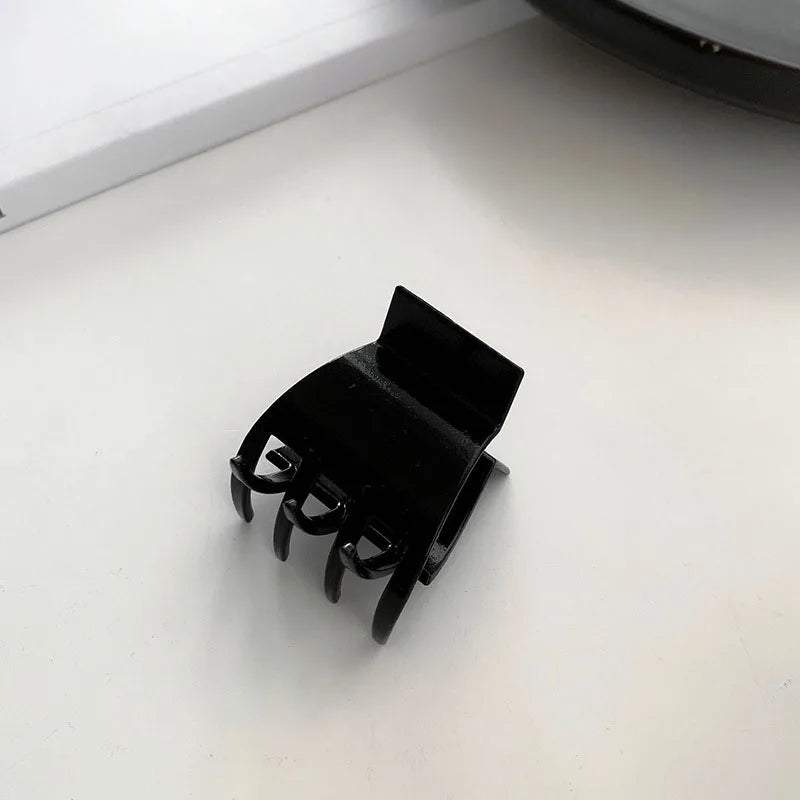 Elegant Black Geometric Hair Claw Secure Hold Easy Clip - Smarsty