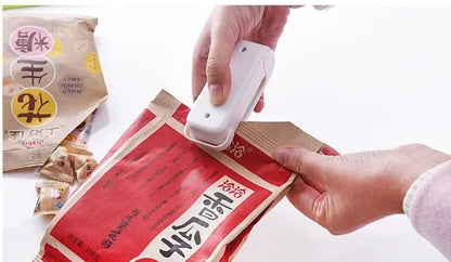 1pc Mini Handheld Snack Sealer,Compact ABS Plastic Bag Sealer for Freshness, Easy-to-Use Kitchen Gadge,Portable Sealer Packaging