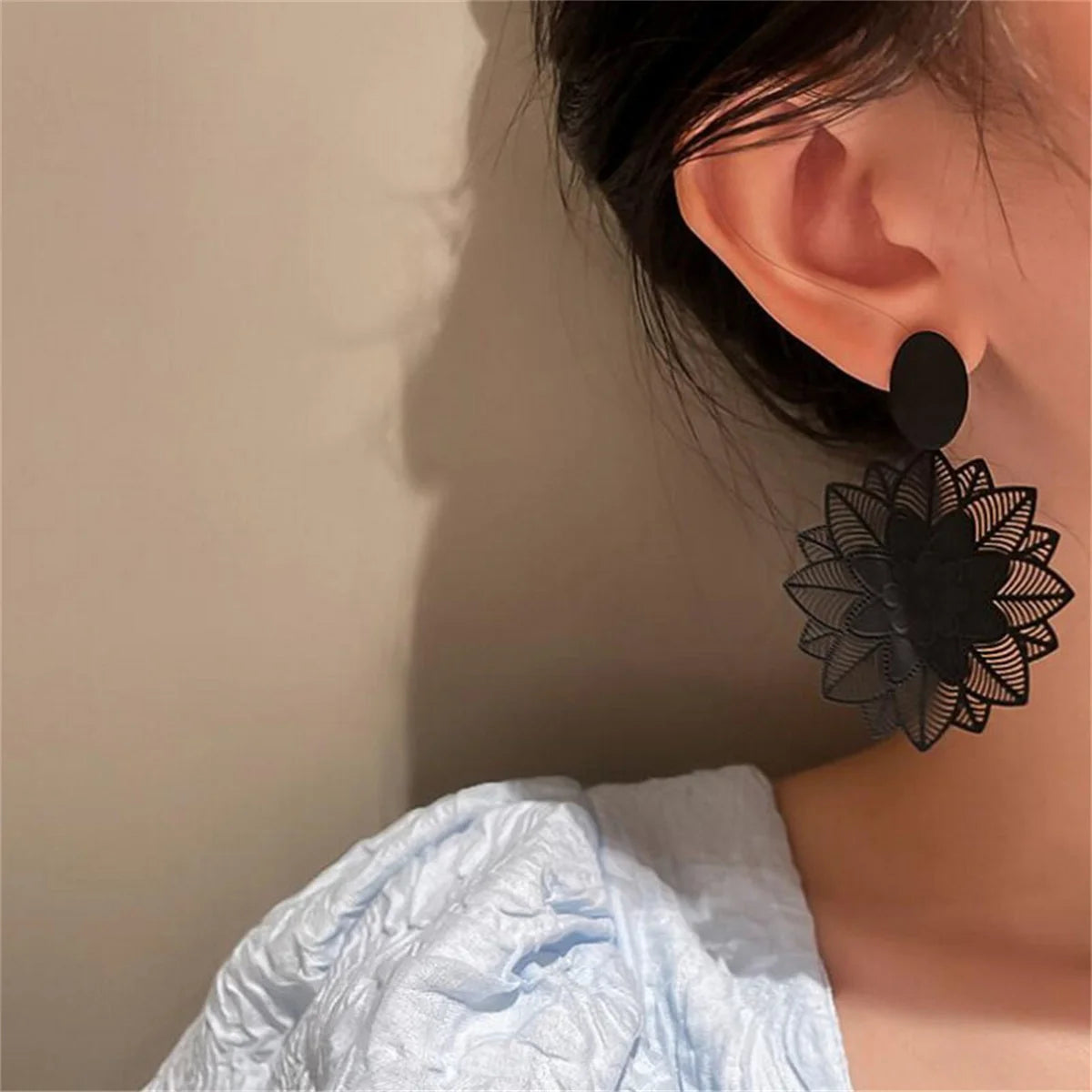 Vintage Punk Black Flower Drop Earrings for Women Geometric Style - Smarsty