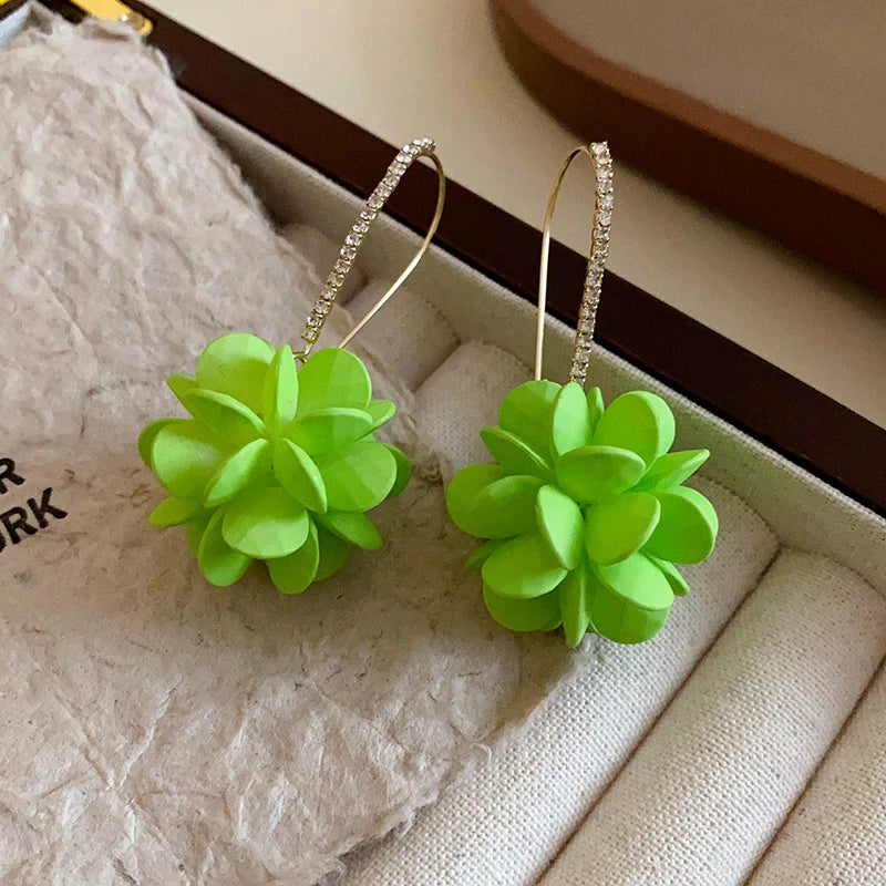 White Resin Flower Hoop Earrings for Women Fashion Jewelry - Smarsty